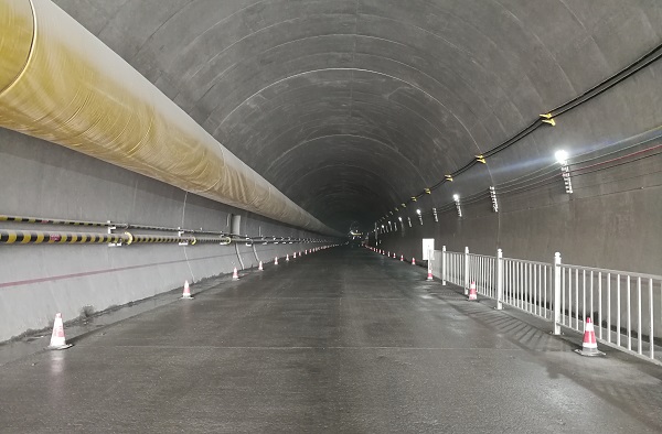 1588142047338435.jpg 献礼五一 新疆G575土建二标东天山隧道出口右洞开挖进尺突破5000米大关3.jpg