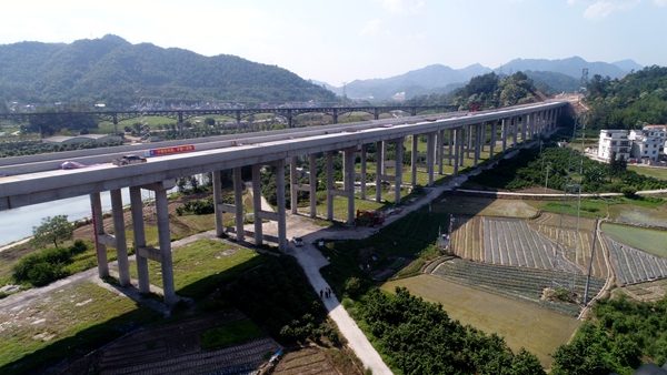 1588755976668691.jpg 北楼大桥_副本.jpg