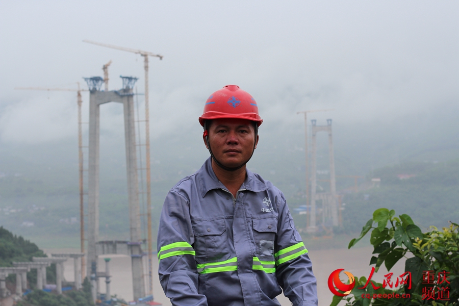 ���������ӵ纸ѧͽ����Ŀ�����Ĺǡ� һλ��ҵ���˵Ķ�����ɫ                                                                                                                                                                          