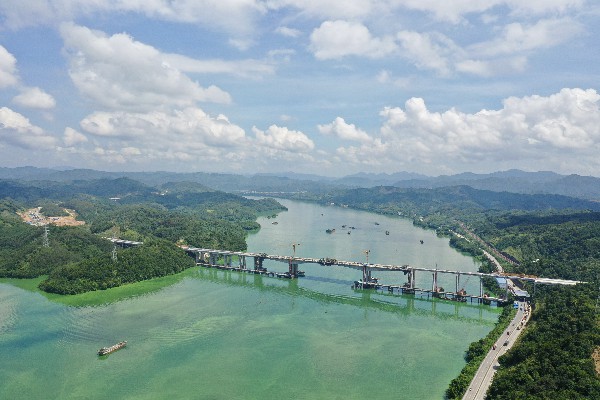 1632363441950932.jpg 广连高速北江特大桥合龙 (1)~1.jpg